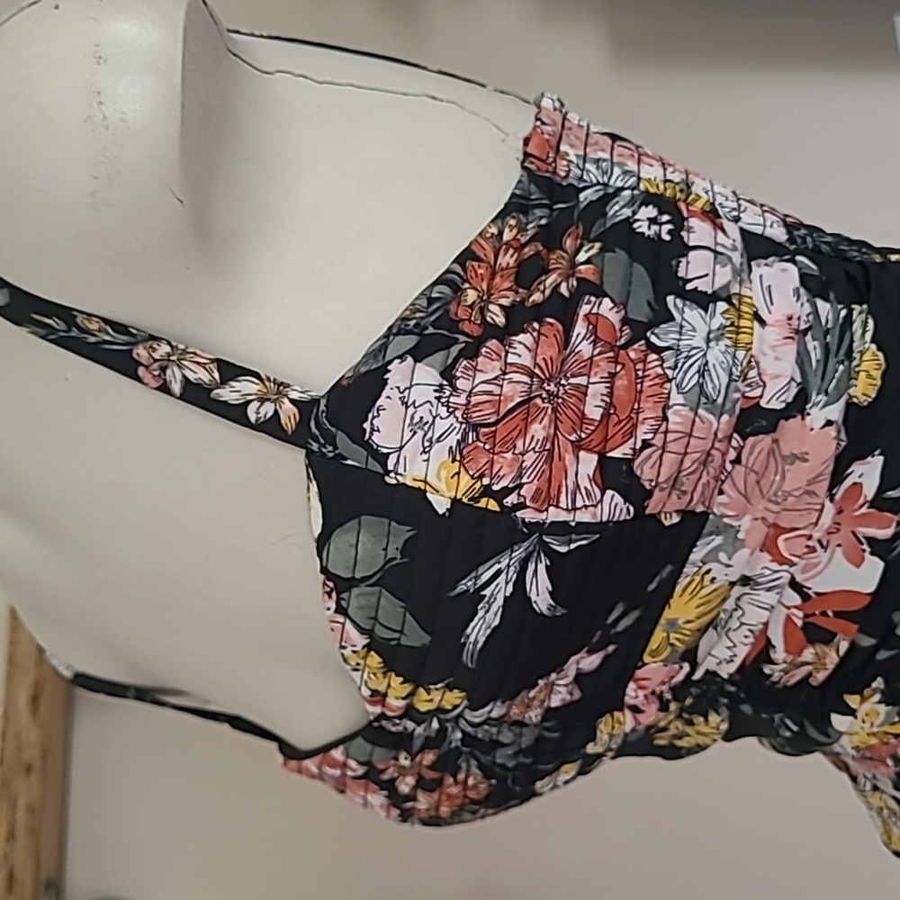 NwT Floral Fitted Crop Top - Picture 9 of 9